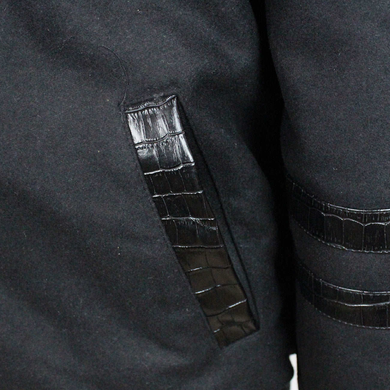 JH Design NBA Men's Reversible Fleece Jacket with Faux Alligator Leather Logos Golden State Warriors Black
